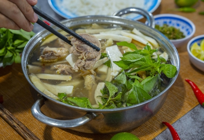 Buổi tối ấm cúng tại Lẩu Gà Lá É 78 Lê Thị Riêng