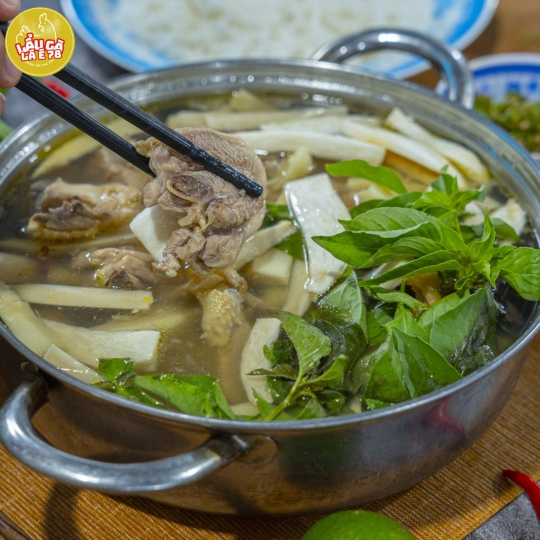 LẨU GÀ LÁ É 4